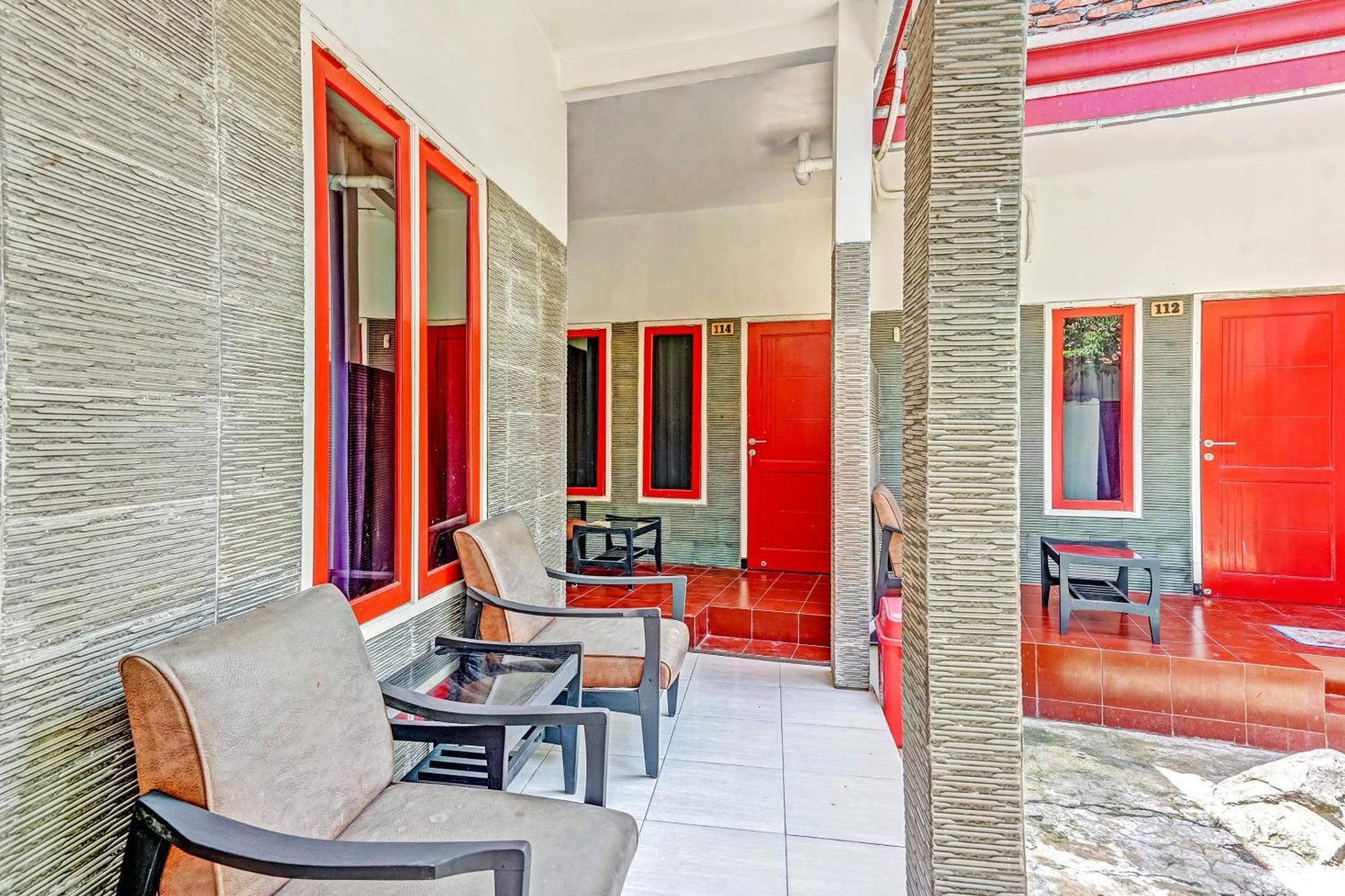 Hotel Kalimantan Surabaya Eksteriør bilde